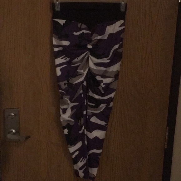 UNBRANDED purple white grey leggings medium A-14 - Picture 4 of 4